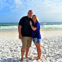 Picture of Scott and Amanda Sansbury on the beach